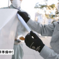 ザク、東京に立つ！？ 「シャア専用ザク」がビルを急襲する実写映像が公開