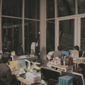 ザク、東京に立つ！？ 「シャア専用ザク」がビルを急襲する実写映像が公開