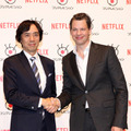 フジテレビ常務取締役の大多亮氏と、Netflix代表取締役社長のグレッグ・ピーターズ氏