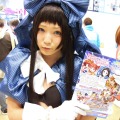 【レポート】「コミケ89」企業ブースのコスプレイヤー写真を一挙130枚！胸元の空いたコスプレイヤーも