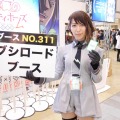 【レポート】「コミケ89」企業ブースのコスプレイヤー写真を一挙130枚！胸元の空いたコスプレイヤーも