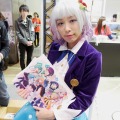 【レポート】「コミケ89」企業ブースのコスプレイヤー写真を一挙130枚！胸元の空いたコスプレイヤーも