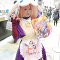 【レポート】「コミケ89」企業ブースのコスプレイヤー写真を一挙130枚！胸元の空いたコスプレイヤーも