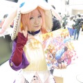 【レポート】「コミケ89」企業ブースのコスプレイヤー写真を一挙130枚！胸元の空いたコスプレイヤーも