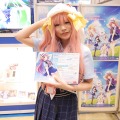 【レポート】「コミケ89」企業ブースのコスプレイヤー写真を一挙130枚！胸元の空いたコスプレイヤーも