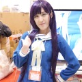 【レポート】「コミケ89」企業ブースのコスプレイヤー写真を一挙130枚！胸元の空いたコスプレイヤーも