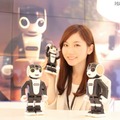 シャープは14日、携帯できるモバイル型のロボット電話「ロボホン」を5月26日より発売開始すると発表した