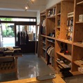 8bitアパレルショップの旗艦店が東京・蔵前に、「パックマンTシャツ」やドット絵風ブローチなどが登場