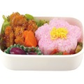 「桜の手作りからあげ弁当」(920円)(C)TYPE-MOON・ufotable・FSNPC