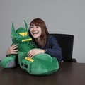「ひとやすみ戦艦クッション シャア専用ムサイ」6,480円（税込／送料・手数料別途）(C)創通・サンライズ