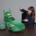 「ひとやすみ戦艦クッション シャア専用ムサイ」6,480円（税込／送料・手数料別途）(C)創通・サンライズ