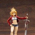 フィギュア「“赤”のセイバー」12,000円+税(C)東出祐一郎・TYPE-MOON / FAPC