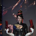 【E3 2009】E3会場で見つけた美女と野獣(?)