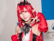 【コスプレ】真っ赤なドレスに伸びる美脚が艶やか！振り向き姿にも華がある「バーヴァンシー」の美女レイヤー【写真8枚】 画像