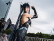 【コスプレ】背中で魅せる『NIKKE』から人気アニメ、VTuberがまざった「ニコニコ超会議2025」美女レイヤー10選【写真45枚】 画像