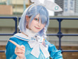 【コスプレ】ふんわりとした微笑みが可愛くて癒やされる！『ブルアカ』アロナが白いリボンに青のセーラー服で爽やかさ全開【写真9枚】 画像