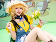 【コスプレ】元気いっぱいな表情が可愛い！『鳴潮』ヴェリーナがスラリとした美脚と太陽のような笑顔で魅せる【写真10枚】 画像