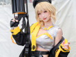 【コスプレ】『NIKKE』アニスの銃を構えたスタイリッシュなポージングが絵になる！魅惑的な表情で魅了する美女レイヤー【写真9枚】 画像