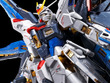 RGガンプラ「ストフリ」「デスティニー」のチタニウムフィニッシュ仕様が再販！ディスプレイを一層華やかにする「光の翼」も同時予約 画像