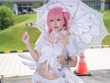 【コスプレ】『NIKKE』ドロシーが日傘片手に爽やか夏衣装で登場！キュートな笑顔と魅惑的なポージングでハートを鷲掴み【写真8枚】 画像