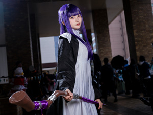 【コスプレ】『フリーレン』拗ねたり笑ったりのんびりしたり―10代美少女レイヤーが表情豊かにフェルンの魅力を披露！【写真10枚】 画像