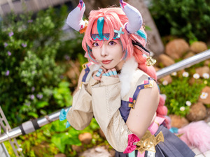 【コスプレ】弾けんばかりの美ボディで魅了！『原神』ヴァレサの躍動感あるポージングとヒップラインに注目【写真12枚】 画像