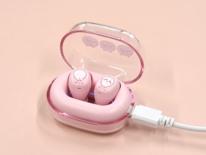 「ちいかわ」可愛いワイヤレスイヤホンも！新商品全4種が本日5月16日11時より発売ーミニサイズのうちわはピースデザイン 画像