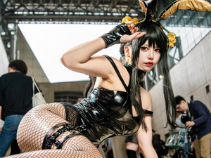 【コスプレ】「SPY×FAMILY」ヨルさんのバニーガール衣装が妖艶すぎる！網タイツからくりだす蹴りもド迫力【写真8枚】 画像