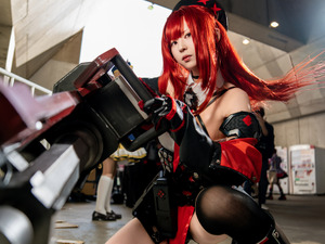 【コスプレ】『NIKKE』ラピの愛らしい美女！銃火器とのギャップ萌えに絶対領域の美脚が眩しい【写真7枚】 画像