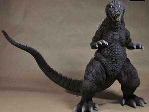 “白目”の「ゴジラ(2001)」ソフビフィギュアが再販！全高約28cm、初代を彷彿とさせるポージングで立体化 画像