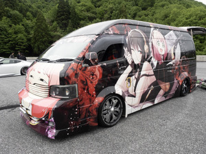「SPY×FAMILY」「フリーレン」「リコリス」から懐かしの「Angel Beats!」まで！奥伊吹に集った人気アニメの痛車まとめ【ARCChampionship 2025フォトレポ】 画像