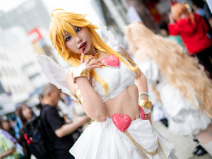 【コスプレ】アニメ「パンスト」の人気キャラ、パンティの美くびれに注目！挑発的なポーズもお手の物な関西美女レイヤー【写真9枚】 画像