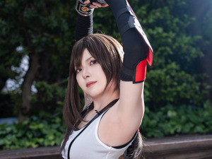 【コスプレ】脇チラな勝利ポーズにグッとくる！『FF7』ティファが躍動感あふれるポージングと美しいスタイルで魅了する【写真9枚】 画像