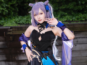 【コスプレ】海灯祭衣装を纏った「刻晴」の艶やか姿に目を奪われる！躍動感溢れるポーズにも華がある美女レイヤー【写真10枚】 画像