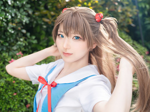 【コスプレ】強気な表情＆たまに見せる笑顔が可愛い！「エヴァ」アスカが爽やかな制服姿で登場【写真10枚】 画像