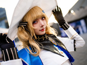 【コスプレ】新進気鋭の台湾美女が魅せる『鳴潮』フィービー！夕日に映える青いマントがエモい【写真9枚】 画像