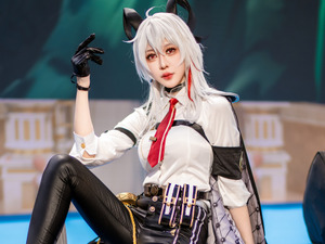 【コスプレ】台湾屈指のスタイリッシュさで魅せる美女！『鳴潮』ザンニーがタイトなパンツ姿とクールな表情で見応え抜群【写真10枚】 画像