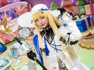 【コスプレ】『鳴潮』フィービーが愛らしい！王道の金髪美女がイベントでキュートな笑顔を振りまきまくる【写真8枚】 画像