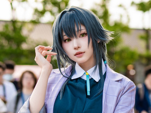 【コスプレ】台湾でもアイドル人気がすごかった！カメラマンに取り囲まれる「学マス」月村手毬の日本人美女レイヤー【写真10枚】 画像