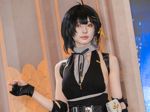 【コスプレ】『鳴潮』漂泊者の公式レイヤーの存在感がすごい！ステージの華麗な姿からファンサの愛嬌溢れる表情まで【写真12枚】 画像