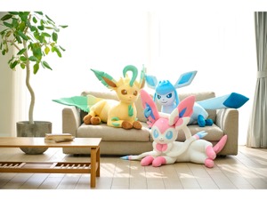 意外とデカい…！ 『ポケモン』等身大のイーブイフレンズぬいぐるみ第3弾が受付開始―今回はリーフィア、グレイシア、ニンフィアの3種類 画像