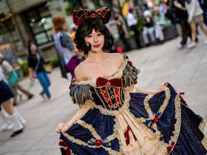 【コスプレ】白雪姫がまるで物語から飛び出してきたみたい！台湾美女が豪華すぎるロリータ・ファッションで魅せるプリンセス姿【写真11枚】 画像