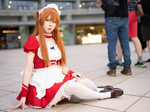 【コスプレ】「エヴァ」アスカのメイド姿にギャップ萌え！美脚際立つ絶対領域とツンツンした表情がたまらん【写真9枚】 画像