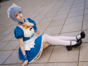 【コスプレ】「エヴァ」綾波レイのメイド姿が正解すぎる！憂いを帯びたクールな表情とスラリとしたスタイルが美しい【写真7枚】 画像