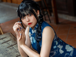 【コスプレ】黒髪美少女のチャイナドレスが似合いすぎ！曲線美が引き立つ、スリットから覗いた足が艶っぽい【写真7枚】 画像