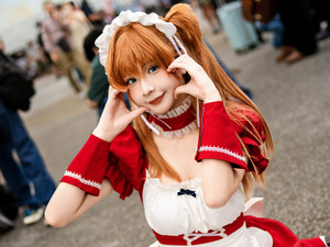 【コスプレ】マレーシア美女のツンデレ笑顔がキュート！スタイル抜群の絶対領域が映える「エヴァ」アスカのメイド姿【写真8枚】 画像