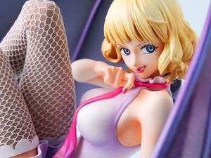 魅惑的な布製ストッキング…！「ワンピース」エッグヘッド編から「ステューシー」が、バットバットの実の能力により変身した姿でフィギュア化 画像