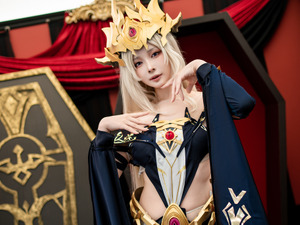 【コスプレ】『シルバー・アンド・ブラッド』のイベントに人気レイヤー・シスルが登場！圧倒的な美スタイルと妖艶な表情で魅せる【写真12枚】 画像