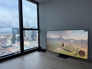 月額約17万、超お高い家賃の部屋で遊ぶ「スイッチ2」は快適！？高層マンションの大型モニターから映し出される『ブレワイ』の景色 画像