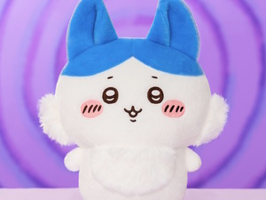 「簡単ッッッ！簡単ッッ！」ちいかわより「ハチワレ パラレルワールド！？BIGぬいぐるみ」がプライズ化―毛深くなった姿と“完全に変貌した姿”の2種 画像